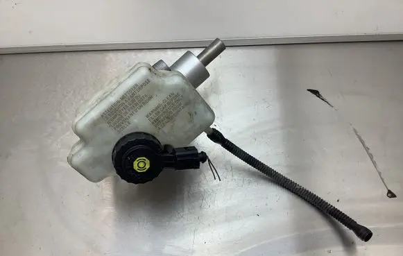 Volkswagen Touran II Master brake cylinder 1K1611301