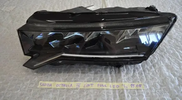 Skoda Octavia Mk4 Headlight/headlamp 5E4941009 LE22A6497