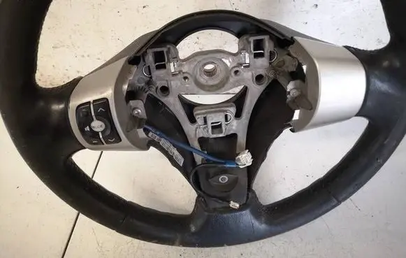 Toyota Yaris Steering wheel buttons/switches