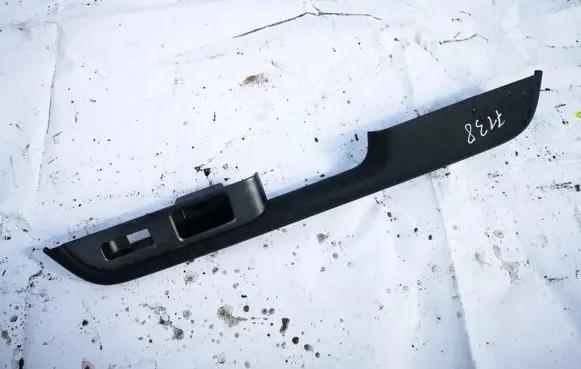Nissan X-Trail T30 Front door window switch trim 809488h700