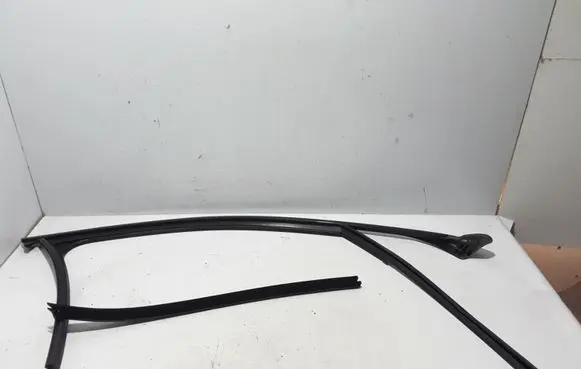 Audi A6 S6 C7 4G Rubber seal front door (on door) 4G0837432B