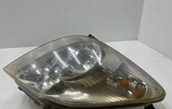 Toyota Corolla Verso E121 Headlight/headlamp E13207746