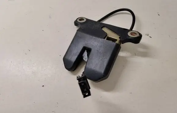 Audi A8 S8 D2 4D Tailgate/trunk/boot lock/catch/latch