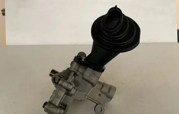 Audi Q7 4M Oil pump 06E115105BC 06E115105