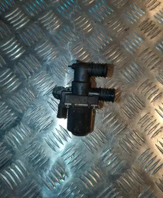 BMW 5 E60 E61 Coolant heater control valve 6920226