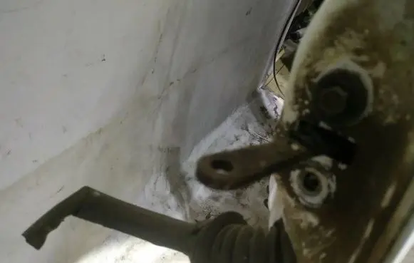 Front door check strap stopper