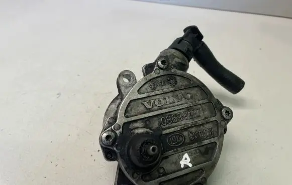 Volvo V70 Vacuum pump 08699237