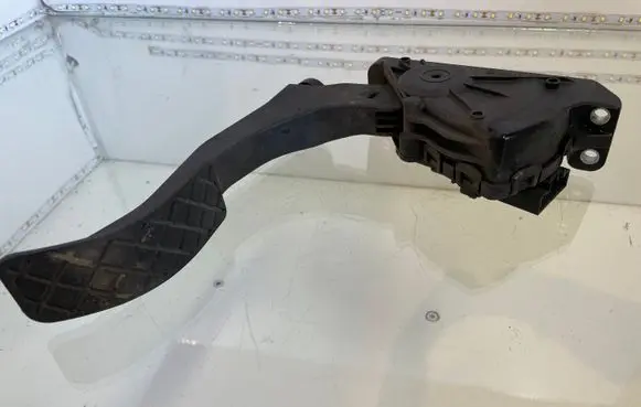 Audi A6 S6 C6 4F Accelerator throttle pedal 4F1723523A