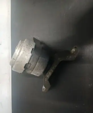 Volvo V70 Engine mount bracket 6G916F012EE 30680702