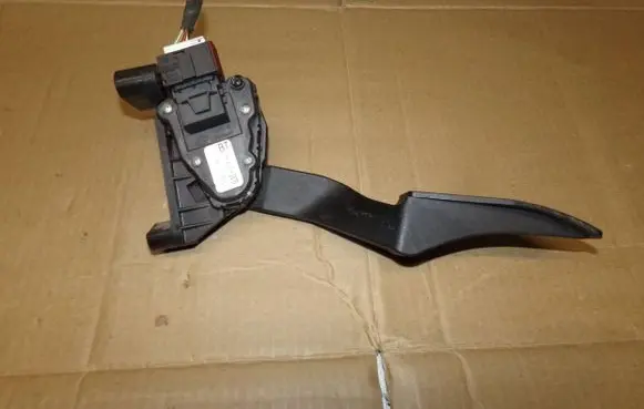 Opel Zafira B Accelerator throttle pedal 9202341bt