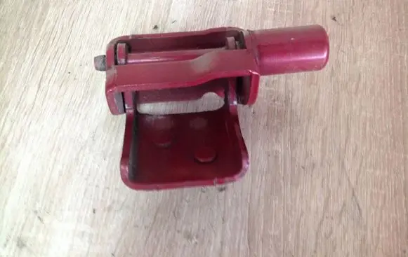 Renault Clio III Front door upper hinge