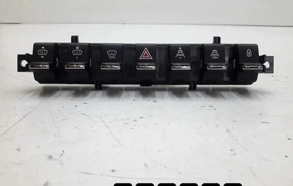 Peugeot 3008 I Hazard light switch 96638425xt