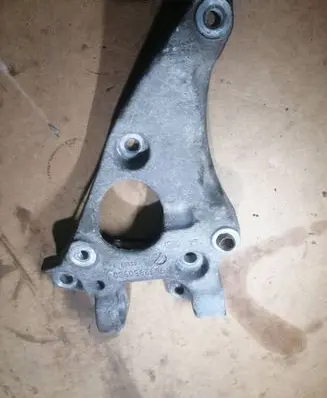 Peugeot 3008 I Generator/alternator bracket 9672950980 65660