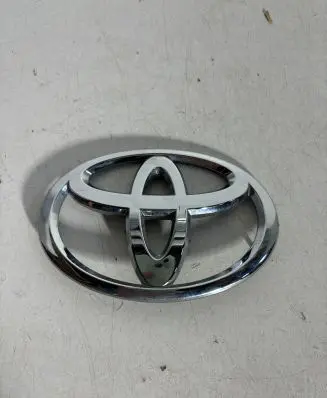 Toyota Yaris XP210 Manufacturer badge logo/emblem 