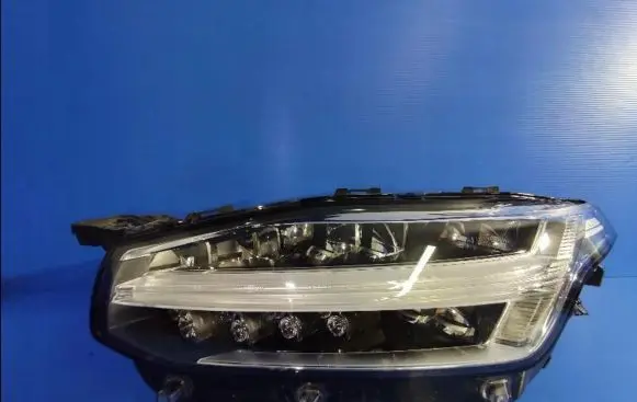 Volvo XC90 Headlight/headlamp 32342482