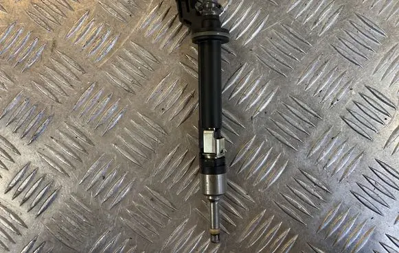 Volkswagen PASSAT B6 Fuel injector 03H906036A 03H906