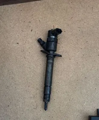 Volvo S80 Fuel injector 8658352