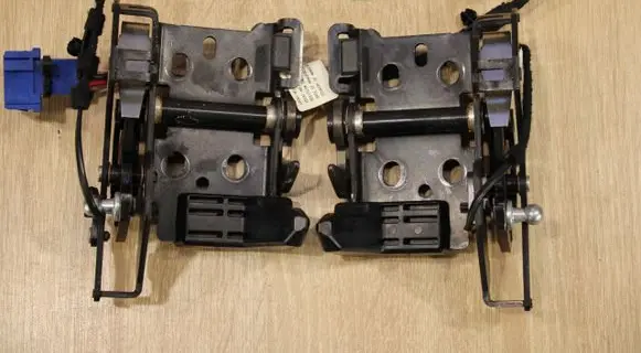 Loading door lock