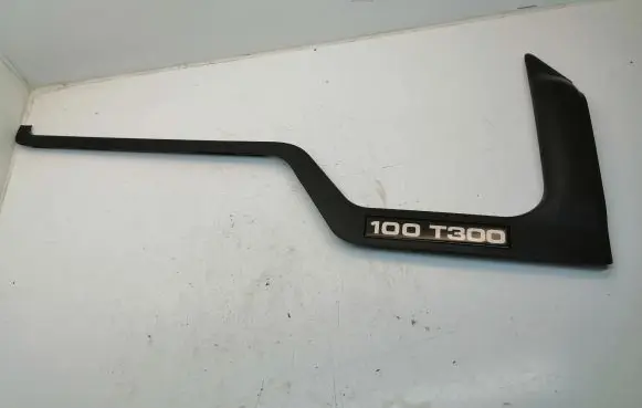 Front door glass trim molding