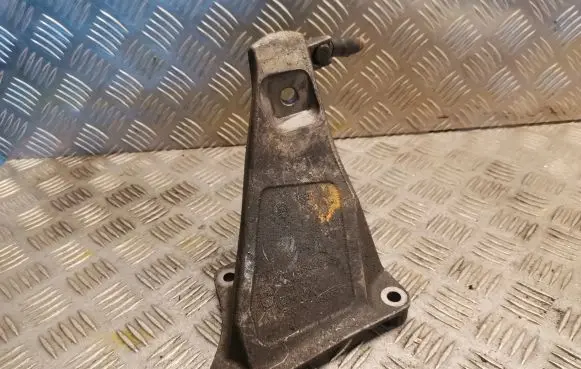 BMW 7 E65 E66 Engine mounting bracket 6754616