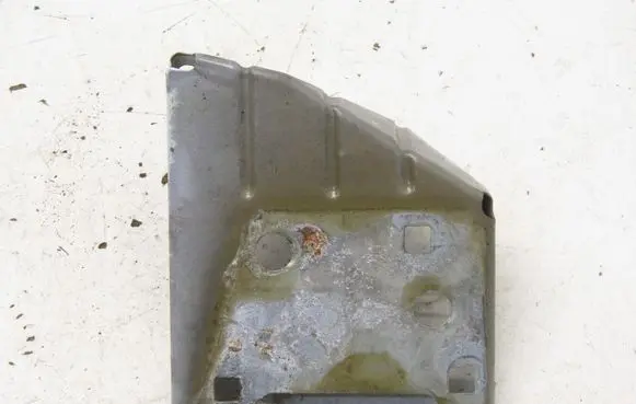 Jeep Cherokee Fender mounting bracket 4132655D