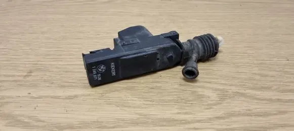 BMW 5 E34 Fuel tank cap lock motor 51261389071