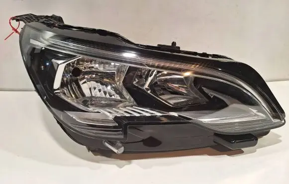 Peugeot 3008 II Headlight/headlamp 1616878080