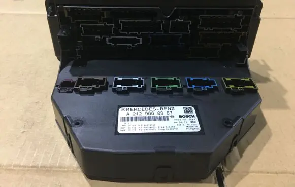 Mercedes-Benz E C207 W207 Fuse module A2129008307