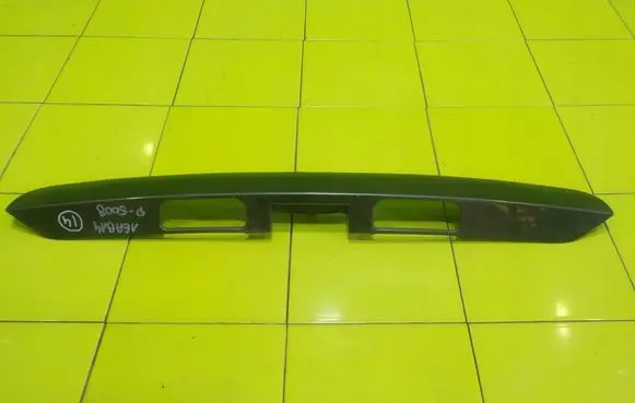Peugeot 5008 Rear light center trim bar blend 9684414777