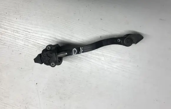 Ford Focus Front door check strap stopper BM51A23500AA