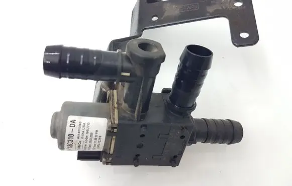 Ford Edge II Coolant heater control valve K2G318C310 K2G318C310DA 1147412276