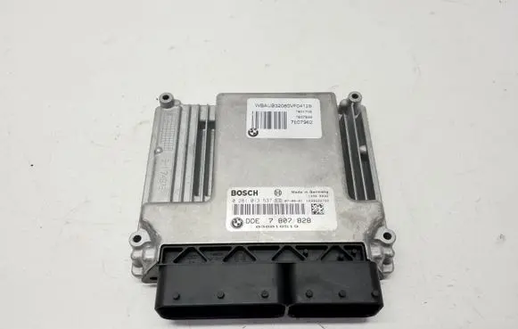 BMW 1 E81 E87 Engine control unit/module 0281013537 7807828