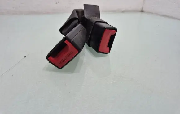 Toyota Avensis T270 Rear seatbelt buckle 