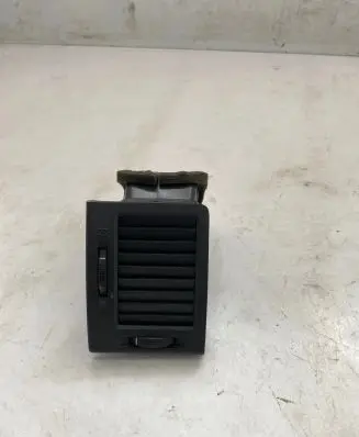 Hyundai Getz Dash center air vent grill