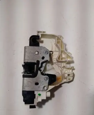 Jeep Grand Cherokee Front door lock P04589924AD