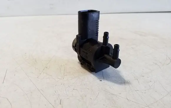 Audi TT TTS Mk2 Turbo solenoid valve 1K0906283A