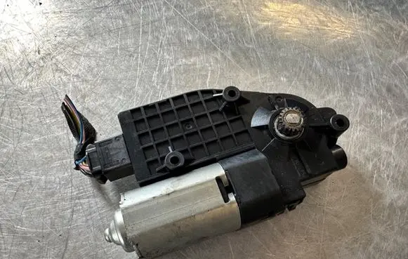 Nissan Qashqai Sunroof motor/actuator 3M23777G P32SSSU