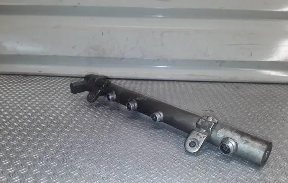 Mercedes-Benz E W211 Fuel main line pipe a6110780449