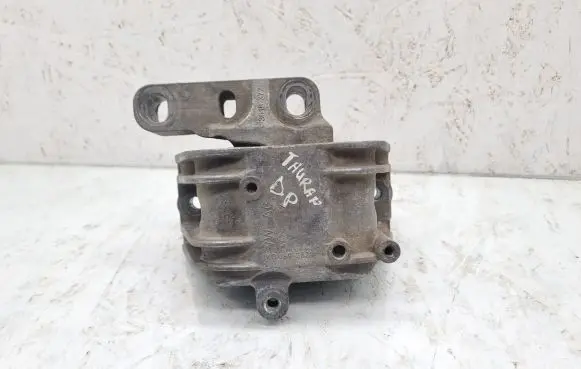 Volkswagen Touran I Engine mount bracket 1K0199262