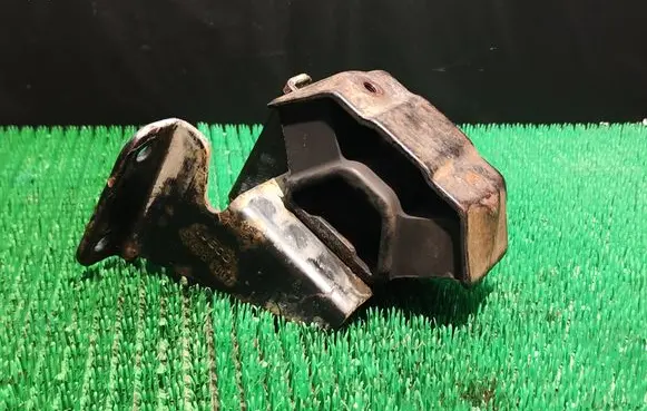 Iveco Daily 35 - 40.10 Engine mount bracket 504066007 742753S2