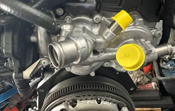Volkswagen Tiguan Water pump 05E121111Q