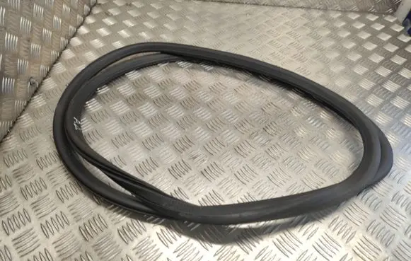 Opel Astra K Front door rubber seal 39071818 360574169 E05639