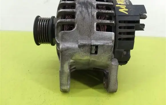 Volkswagen Polo Generator/alternator 037903025