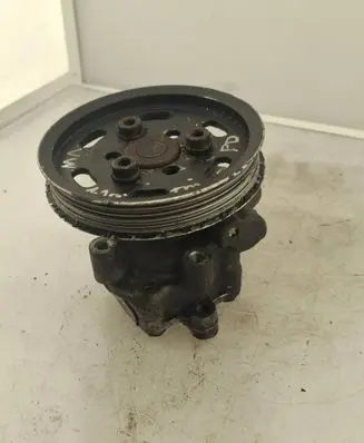 Volkswagen PASSAT B5.5 Power steering pump 038145255D
