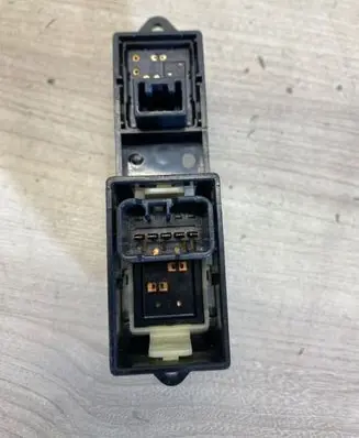 Mitsubishi Outlander Electric window control switch Mr587946