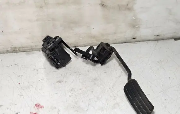 Renault Kangoo I Accelerator throttle pedal 8200089851