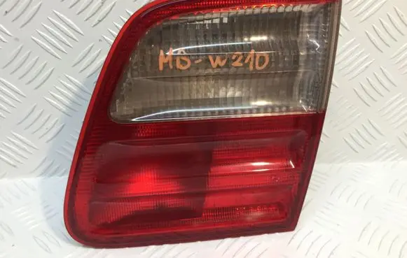 Mercedes-Benz E W210 Tailgate rear/tail lights A2108206064
