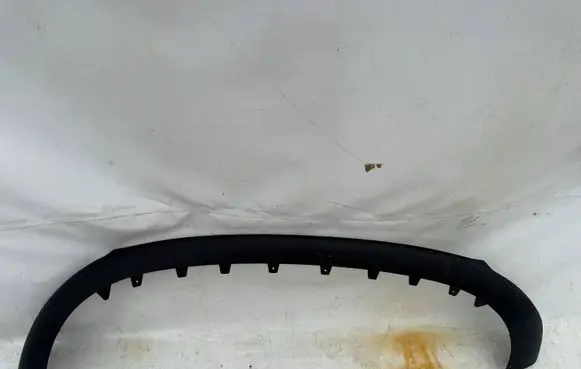 Front bumper lip