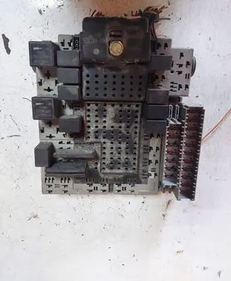 Volvo S80 Fuse module 30679527 04W211