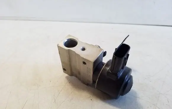 Toyota C-HR II Air conditioning (A/C) expansion valve 4475200450